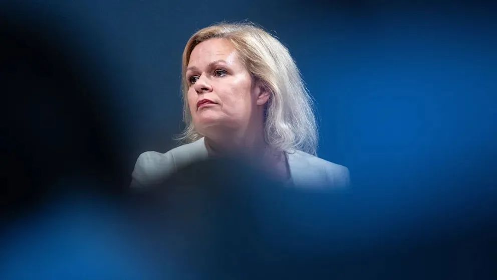 【丑闻】内政部长费瑟尔被指控滥用职权打压异己,无视针对她的质询会议,拙劣借口打脸联盟党-ichn.eu | 人在欧洲