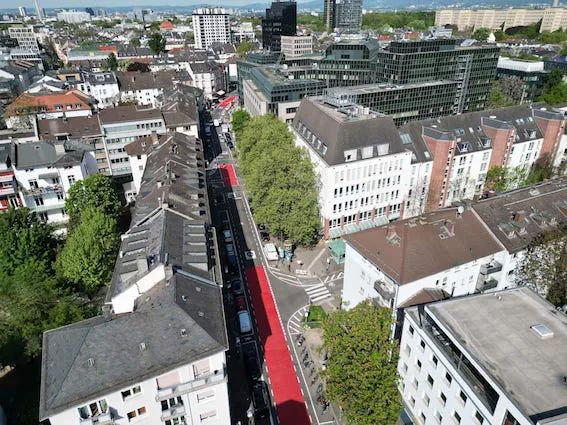 法兰克福的Grüneburgweg火了:为控制汽车交通,已经成了标牌丛林-ichn.eu | 人在欧洲