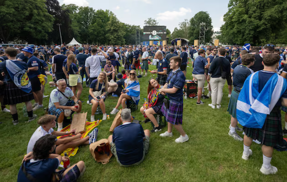 德国人喜欢苏格兰球迷,甚至想留住乌克兰人-ichn.eu | 人在欧洲