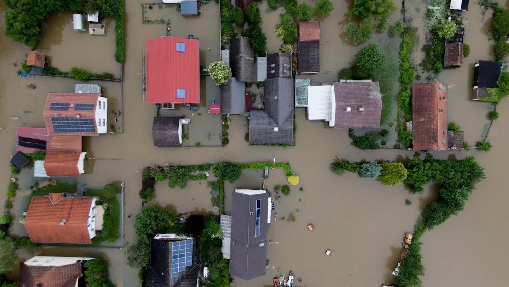 德国这一地区受灾严重!交通瘫痪!朔尔茨亲临视察-ichn.eu | 人在欧洲