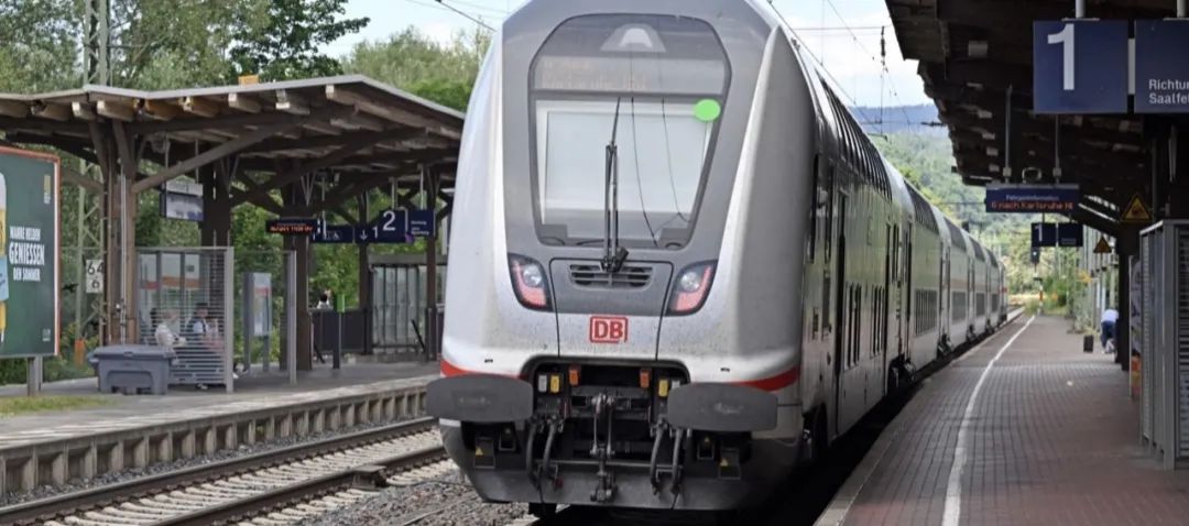 三个孩子在火车上造成骚乱,导致三名成年人受轻伤,之-ichn.eu | 人在欧洲