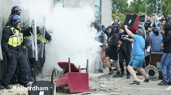 暴力冲突升级，穆斯林暴徒袭击英国酒馆-ichn.eu | 人在欧洲