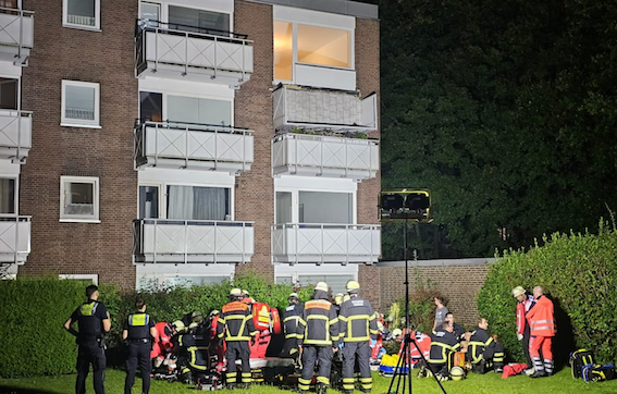 汉堡一公寓阳台塌了，致六人受伤-ichn.eu | 人在欧洲