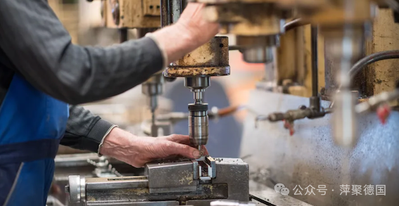 小企业主预计 2025 年生意会延续惨淡-ichn.eu | 人在欧洲