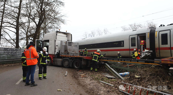 高速列车和卡车相撞-ichn.eu | 人在欧洲