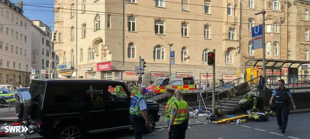 德国突发！一男子驾驶奔驰大G冲向人群，1死7伤-ichn.eu | 人在欧洲