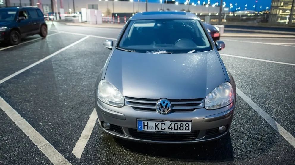 柏林机场20万欧元“天价停车费“事件:一场荒诞的官-ichn.eu | 人在欧洲