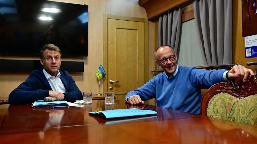 法国总统和德国总理在火车上吸食某种东西被记者抓拍个-ichn.eu | 人在欧洲