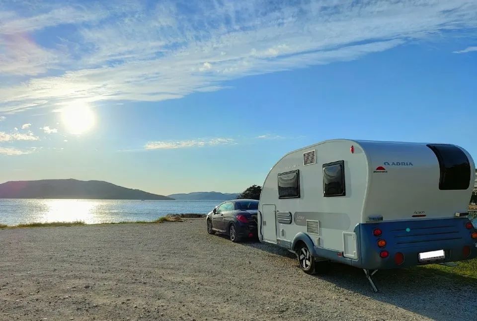 夫妻称西班牙自驾游整辆房车被偷,损失近50万元-ichn.eu | 人在欧洲