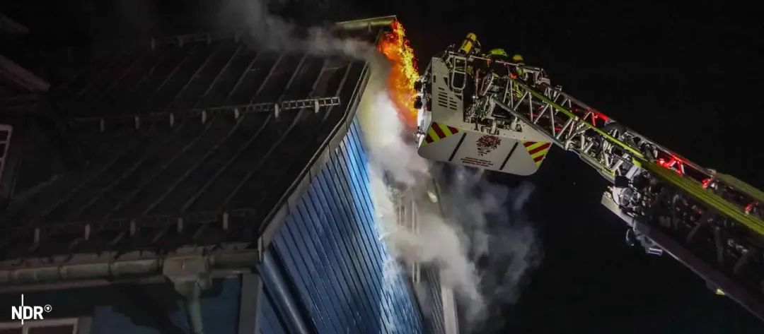 德国最大木结构教堂发生火灾,警方怀疑系人为纵火-ichn.eu | 人在欧洲