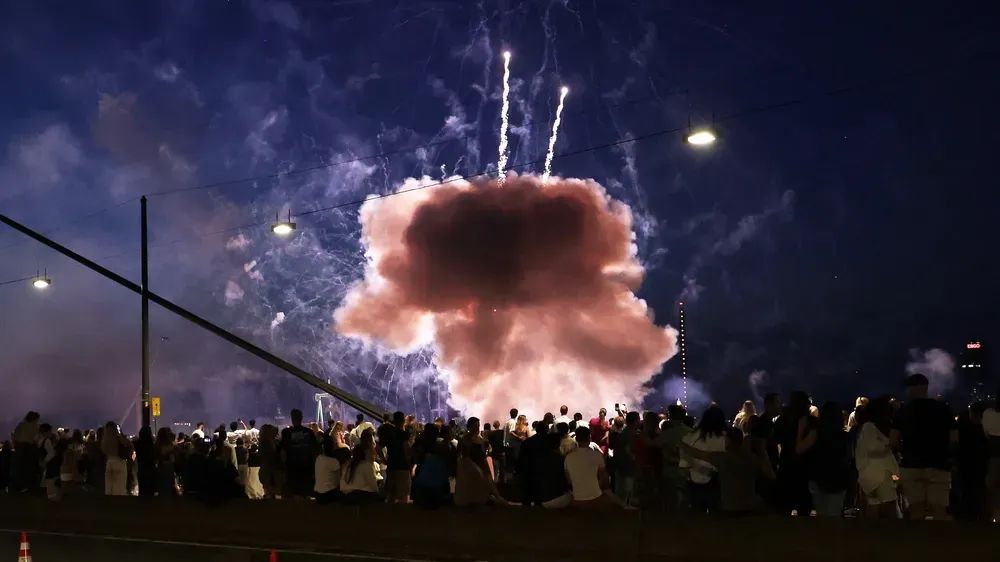 杜塞狂欢节突发烟花事故致19人受伤,包括2名儿童-ichn.eu | 人在欧洲