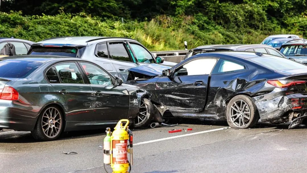 14车连环追撞如电影灾难场景！德国A1高速发生严重-ichn.eu | 人在欧洲