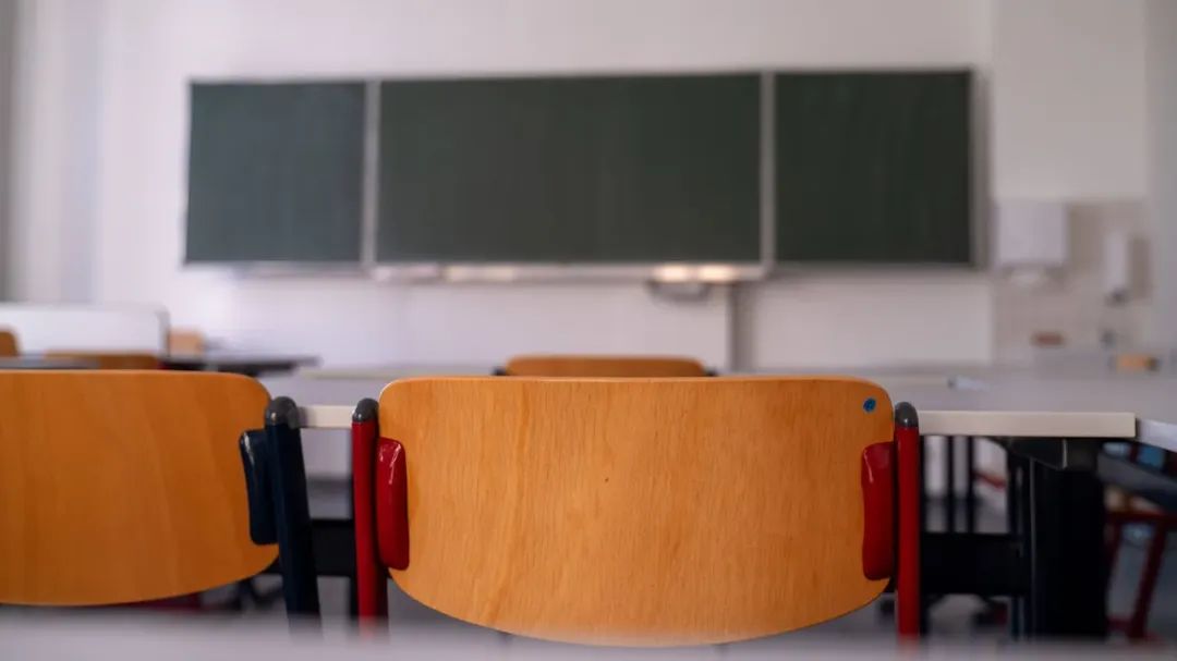 德国一名教师请病假15年不上班,照领全额薪水约50-ichn.eu | 人在欧洲