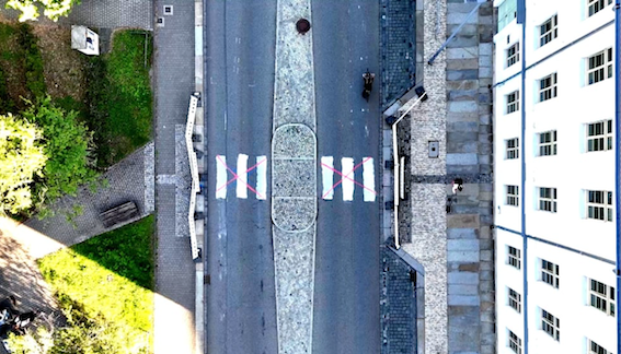 德累斯顿人不愿再等，手搓人行斑马线-ichn.eu | 人在欧洲